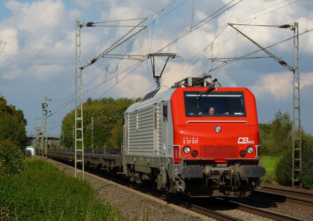 Captrain´s E37 517 begegnete mir am 19.09.11. mit einem Zug nach Bous an der Mosel bei Geislar.