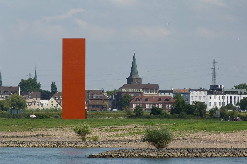 Ein Denkmal an die alten Zeiten am Rheinufer von Duisburg.