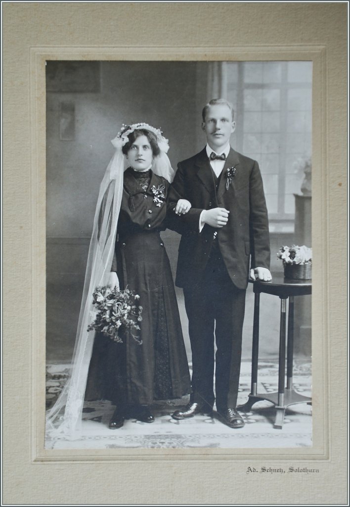 Das Hochzeitsbild meiner Gro�eltern von 1916. 
Fotografiertes Foto/Fotograf des Basisbildes: siehe Anschrift im Bild unten rechts.