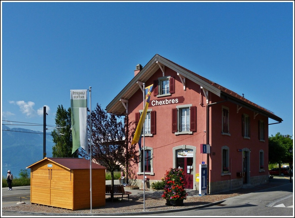 Der sch�ne Bahnhof von Chexbres, links im Bild ist ein Teil der Rettung von Margaretha und Jeanny zu sehen. ;-) 28.05.2012 (Hans)
