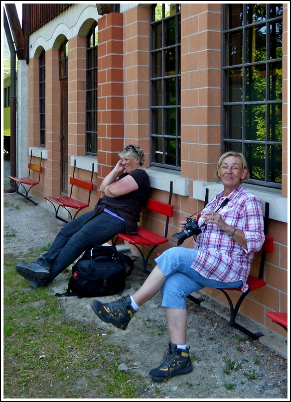 Getrennte Oma-B�nke. Chaulin, 27.05.2012 (Hans)