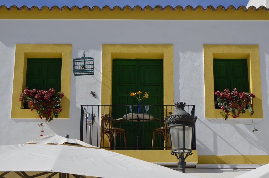  Kleiner Balkon f�r Zwei  an einem Haus in Santa Gertrudis de Fruitera, einer  Gemeinde auf Ibiza. (07.05.2013)
