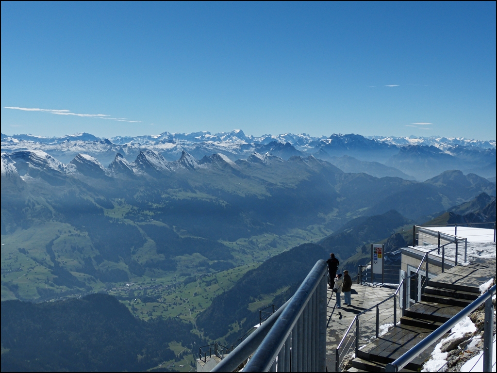 Komm rauf, kannst runterschauen. Oben am S�ntis (2502 m). 14.09.2012 (Hans)