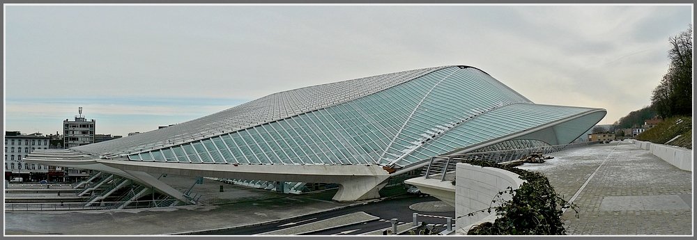 Unser erster Versuch eines Panoramabildes. Da es sehr schwer ist, den Bahnhof Li�ge Guillemins von �ffentlich zug�nglichem Gel�nde ganz aufs Bild zu bekommen, haben wir mal probiert ein Bild aus drei einzelnen Fotos zu machen. 16.01.10 (Hans)
