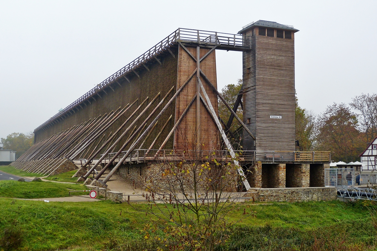 . Bad Nauheim (Wetterau) - Der Gradierbau III, eines der f�nf noch erhaltenen Gradierwerke in Bad Nauheim. Gradierwerke dienen heute als Sehensw�rdigkeiten der Orte, in denen sie aufgestellt sind. 01.11.2014 (Hans)