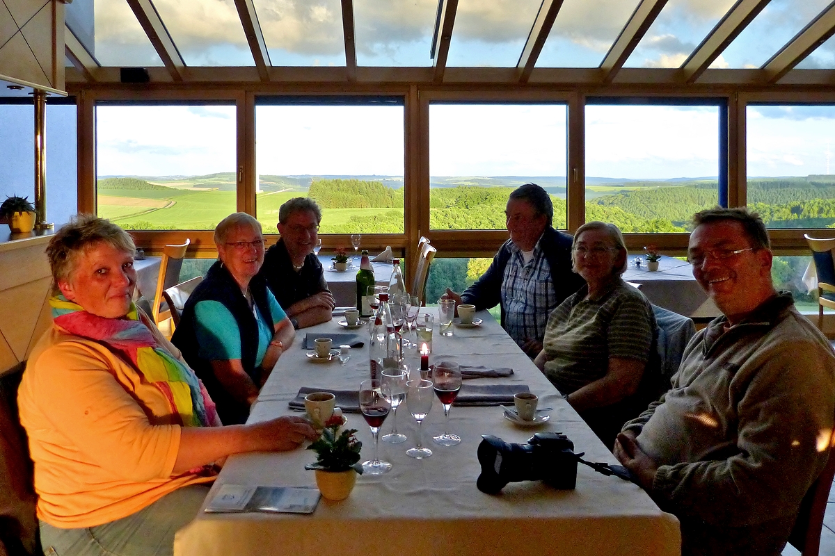 . Ein bisher unver�ffentlichtes Foto - Der Erinnerungswert ist weitaus h�her, als die Bildqualit�t. ;-) 15.06.2013 (Fotograf: Der Kellner vom Restaurant Reiff in Fischbach/Luxemburg)