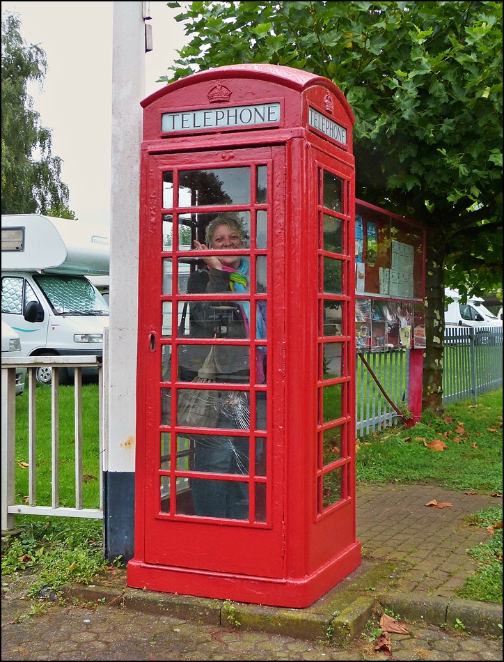 . Telefonzellen werden auch immer wieder gerne genommen. ;-) 05.10.2013 (Jeanny)

http://wwwfotococktail-revival.startbilder.de/name/einzelbild/number/201066/kategorie/kurioses~nicht-alltaegliche-bilder~diverses.html