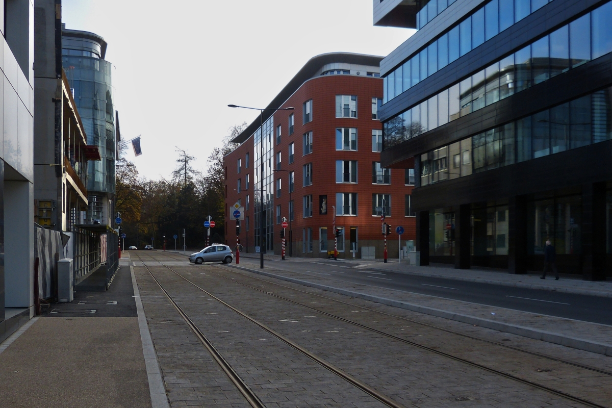 Blick von der  St�replaz  in die Avenue Emile Reuter in Richtung Haltestelle Hamilius in der Stadt Luxemburg. 18.11.2020 (Hans)  
