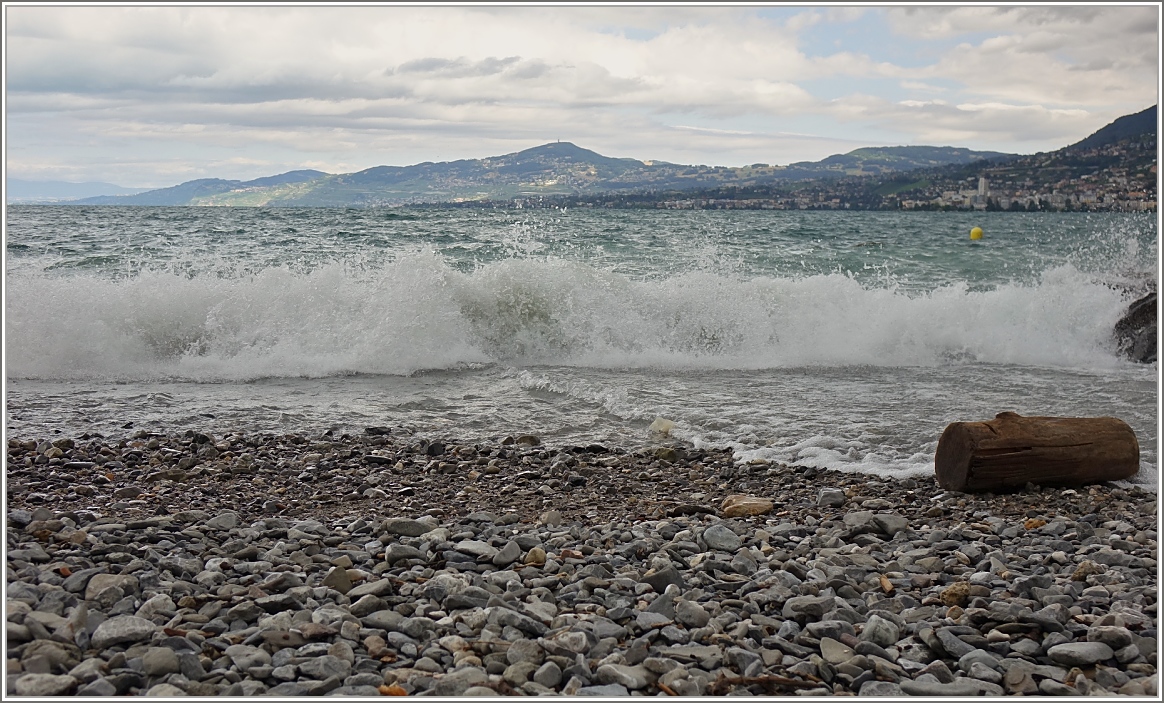 Ein Sturm an Genfersee sorgt für eine besondere Stimmung.
(25.07.2015)