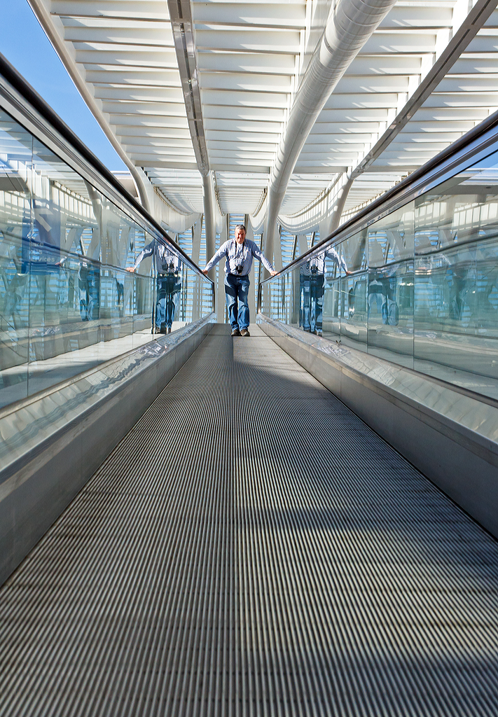 
Gleich mehrfach auf dem Weg nach unten....
Am 18.10.2014 im Bahnhof Liège-Guillemins 