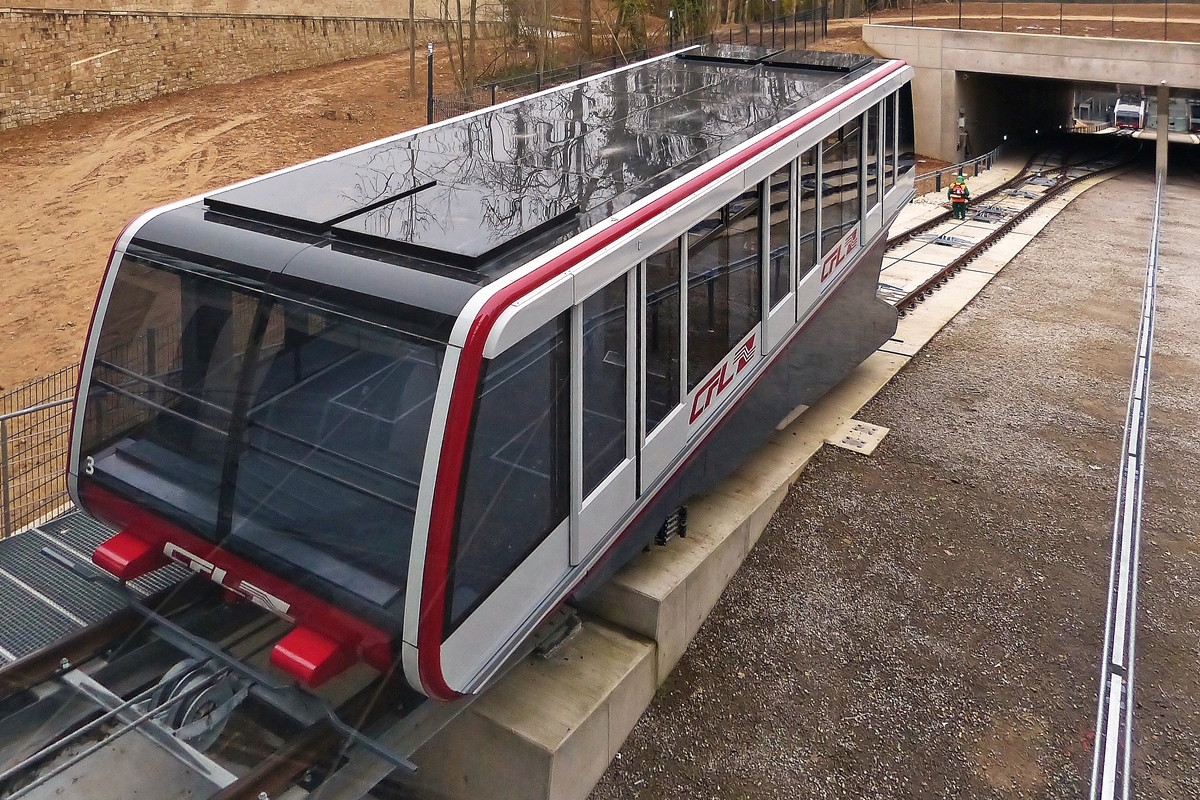 Luxembourg Ville - Die CFL Standseilbahn Pfaffenthal-Kirchberg am 07.12.2017. (Hans)