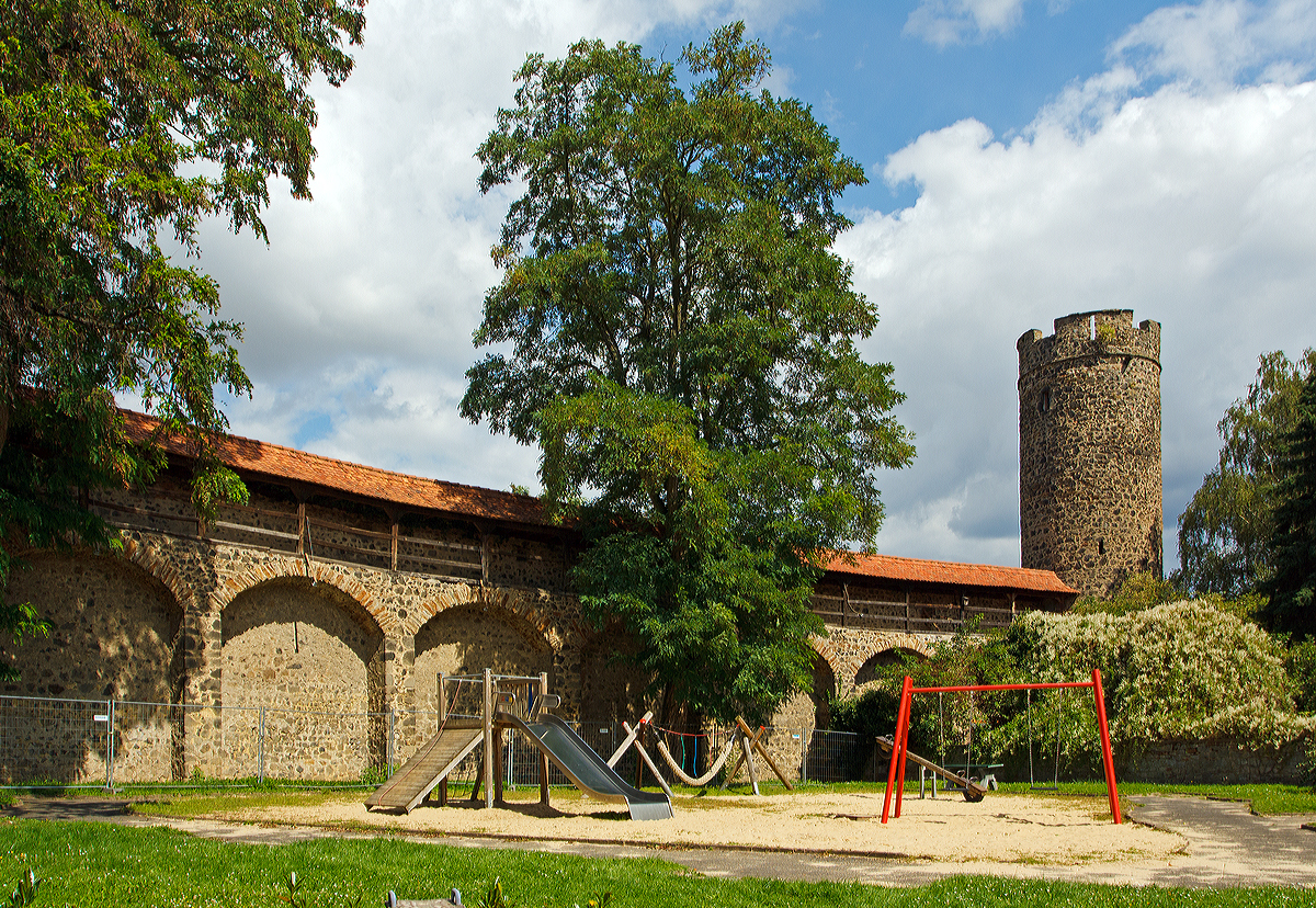 
Reste der alten Stadtmauer mit Sparbögen in Butzbach/Hessen, hier am 24.08.2014. 