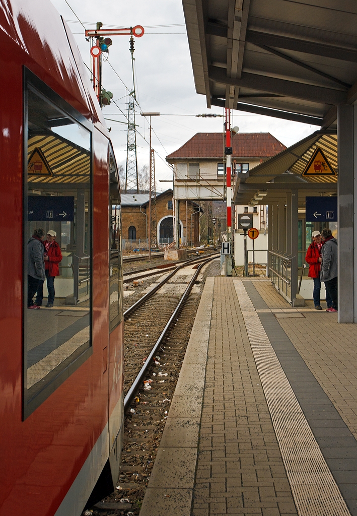 Spieglein, Spieglein in dem LINT....
Eine Bahnhofsimpression am 22.03.2014 in Kreuztal

