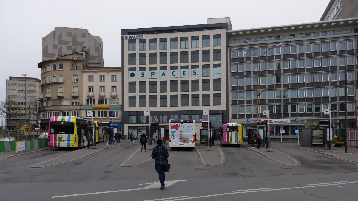 Wenn ab dem 13. Dezember 2020 die Stra�enbahn ihren Betrieb aufgenommen hat, sind die Tage f�r diesen Busbahnhof am Hauptbahnhof in Luxemburg Stadt gez�hlt, laut den Medien sollen dann ca 1700 Busse pro Tag weniger in der Stadt Luxemburg verkehren. 18.11.2020 (Hans)