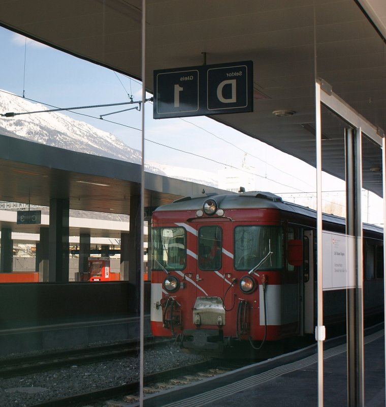 Keine Scheibe sondern ein Spiegel lenkte das Bild des MGB-Steuerwagens auf meine Kamera.
(19.03.2009) 