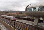 Der CFL Stadler KISS Z 2312 l�uft im Bahnhof von Belval Universit� ein.