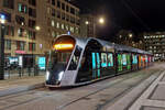 Strassenbahn 110, kurz vor Mitternacht an der Haltestelle am Bahnhof von Luxemburg. Mein erstes Nachtfoto mit dem Smartphone. (Hans) 08.10.2022