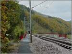 An der Eisenbahnbr�cke in der N�he von Michelau f�hrt ein offizieller, ausgeschilderter Wanderweg an beiden Seiten von dem Gleis vorbei.