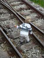 Ob er mal Lokf�hrer beim Verein Dampfbahn Furka Bergstrecke oder aber Naturgucker wird?  01.08.08 (Jeanny)