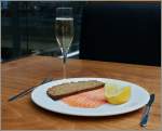 Prickelnde K�stlichkeiten gibt es in der l�ngsten Champagnerbar am Bahnhof St.