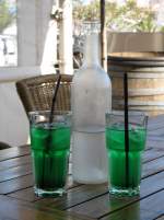 Gegen grossen Durst hilft dieses erfrischende Getr�nk:  Menthe � l'eau!  (April 2009)