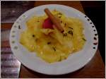 - Mal wieder was K�stliches - Ananascarpaccio mit Himbeersorbet.