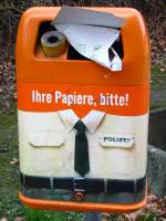Serie Berliner M�lleimer I: Ihre Papiere, bitte! - 2.April 2009