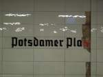Der Druck von oben (vom Bahntower) war wohl zu gro�!?  Berlin Potsdamer Platz, April 2009