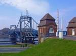 Die Kaiser-Wilhelm-Br�cke in Wilhelmshaven am 16.04.2006.