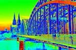 Hohenzollernbr�cke mit dem K�lner Dom, etwas verfremdet als  W�rmebild .