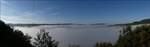 - �ber den Wolken - Auf einem Parkplatz nahe Kaundorf entstand dieses Panoramafoto vom Stausee der Obersauer, der leider unter einer kompakten Wilkendecke liegt.
