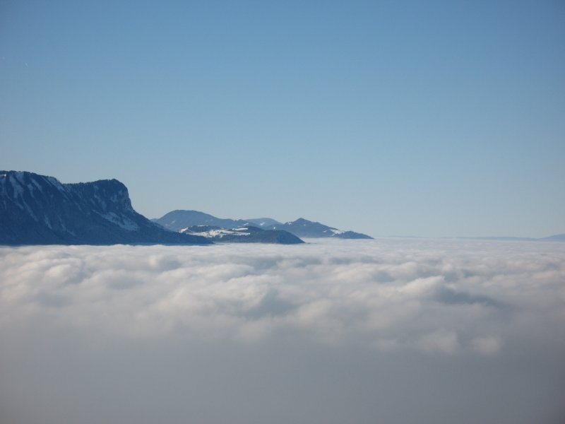 �ber den Wolken muss die Freiheit wohl grenzenlos sein...
Bei diesem Nebelmeer �ber dem Genfersee f�llt mir spontan dieser Liedertext ein. 
(Dezember 2007)